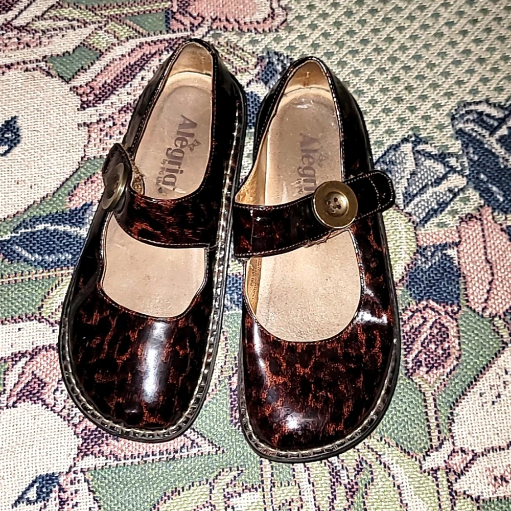 Alegria mary jane wedge shoes animal print patent leather 6/6.5 retro nerd 🤓